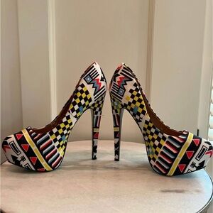 Taylor Says Platform Heels